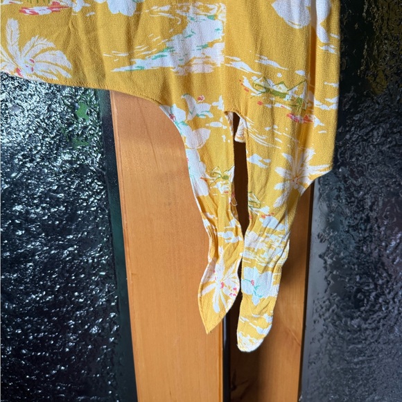 LC Lauren Conrad Yellow Tropical Print Short Sleeve Top - Picture 4 of 9